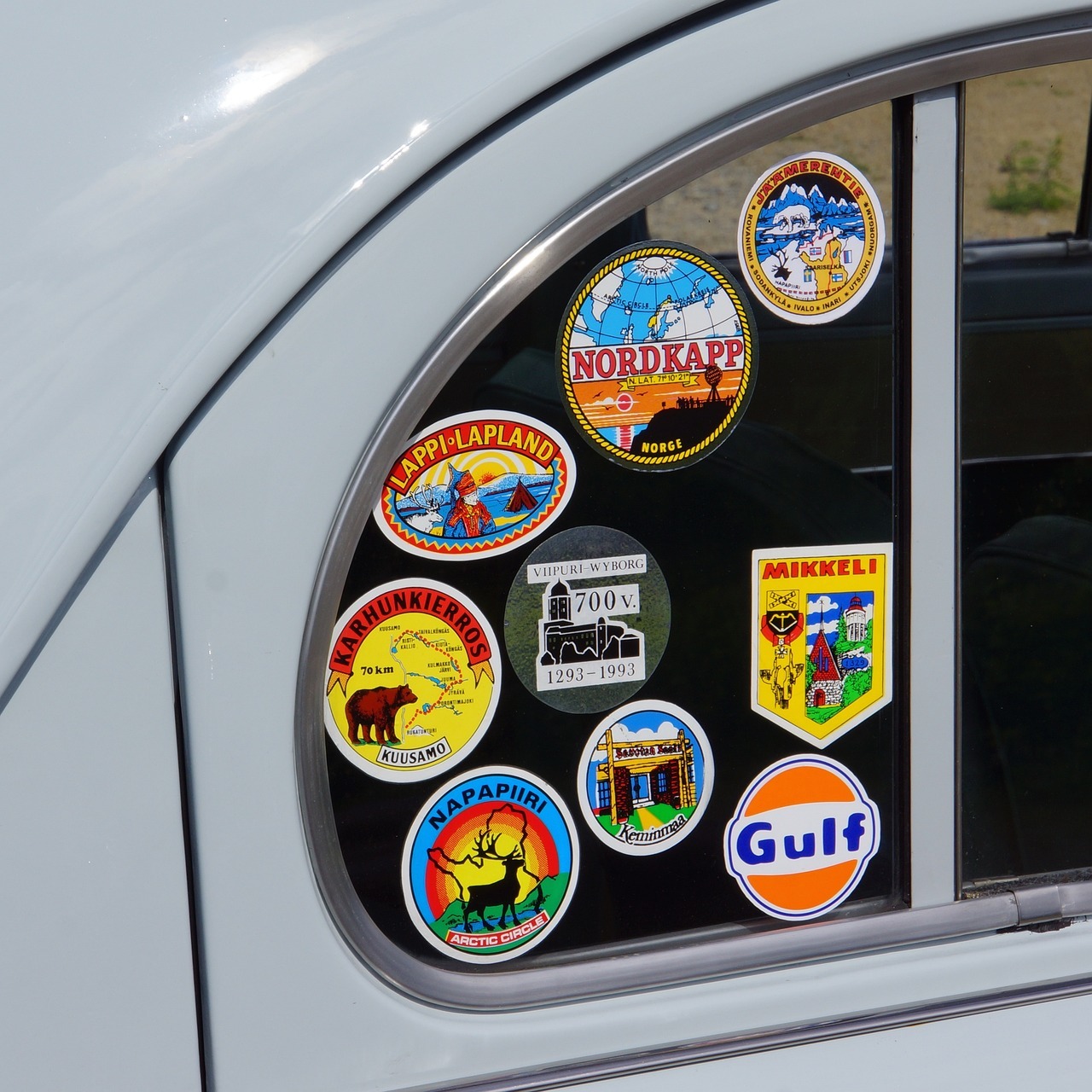 Comment enlever des autocollants sur une voiture : Astuces et conseils pratiques
